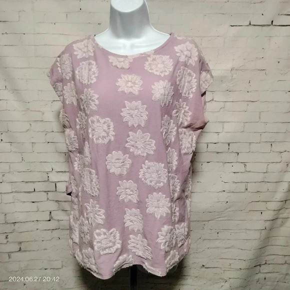 Loft Lavender & White Floral Top size Medium Ruffle Back Hem Feminine Cotton - Picture 1 of 7